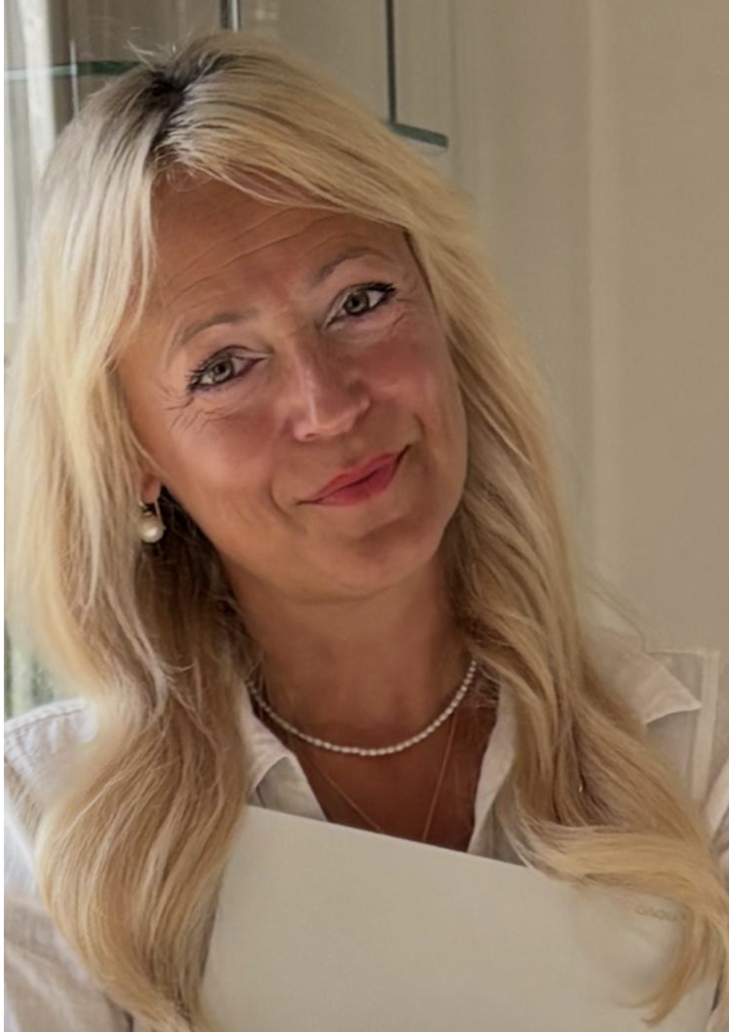 Cassandra Schlangen
